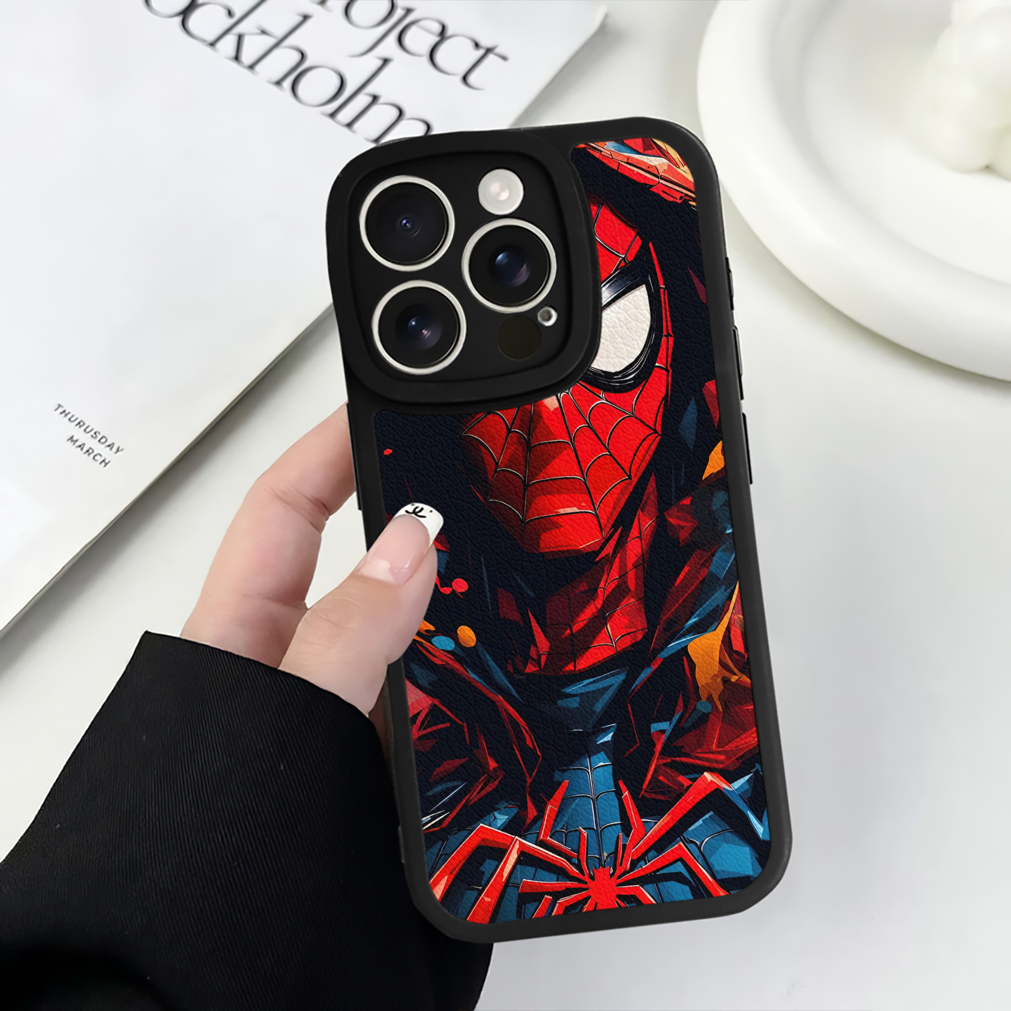 （画像用） Spider Man スパイダーマン 【iPhone 16シリーズ対応】シリコンスマホケース（レザー調） 材質：シリコン